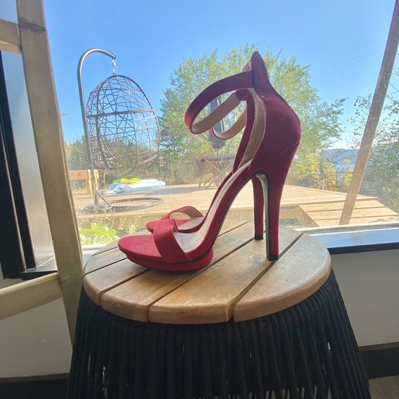 *3 for $25* - Red platforms - Size 6 ❤️‍🔥 - Picture 3 of 3